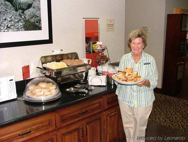 Hampton Inn Conyers Restaurant photo